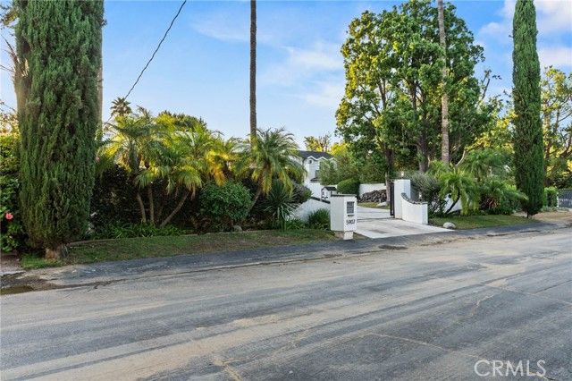 5907 Oakdale Avenue, Woodland Hills (los Angeles), CA 91367