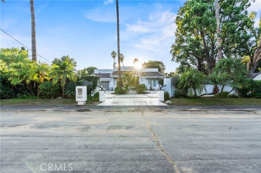 5907 Oakdale Avenue, Woodland Hills (los Angeles), CA 91367