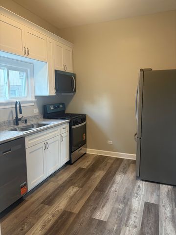 2046 S 13th Avenue, Broadview, IL 60155