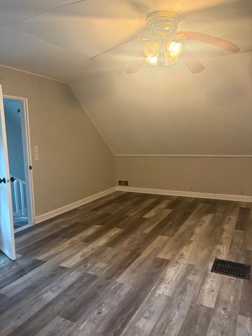 2046 S 13th Avenue, Broadview, IL 60155