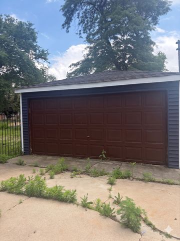 2046 S 13th Avenue, Broadview, IL 60155