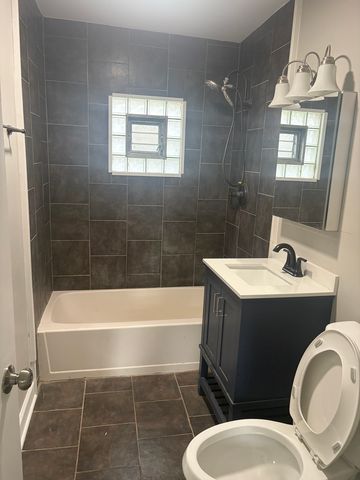 2046 S 13th Avenue, Broadview, IL 60155