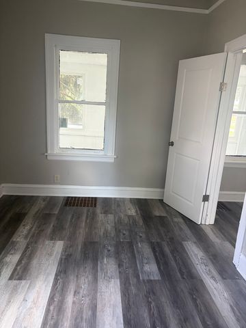 2046 S 13th Avenue, Broadview, IL 60155