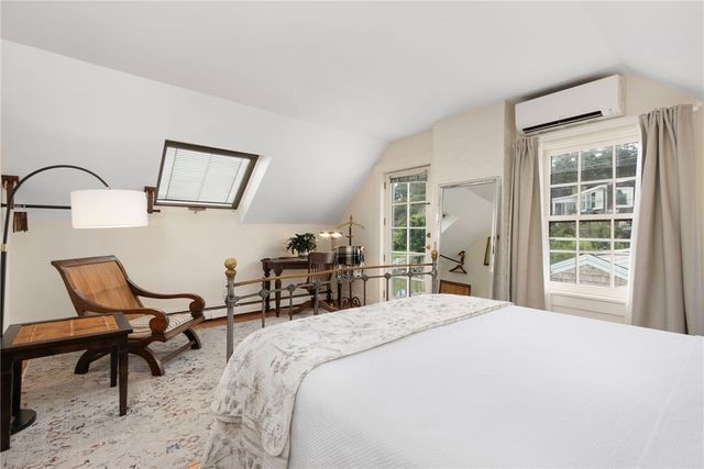 7 Old Ferry Road, Bristol, RI 02809