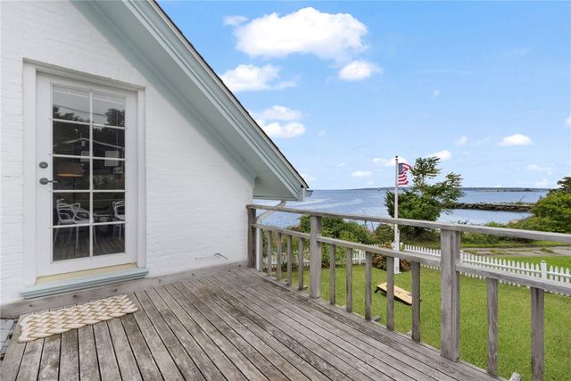 7 Old Ferry Road, Bristol, RI 02809