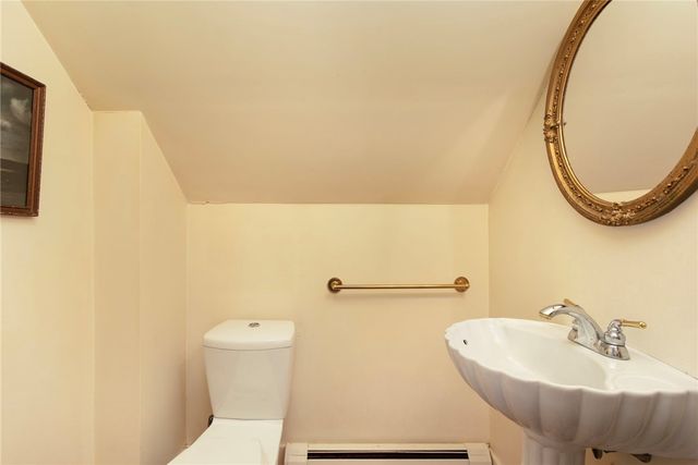 7 Old Ferry Road, Bristol, RI 02809