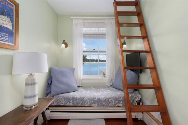 7 Old Ferry Road, Bristol, RI 02809