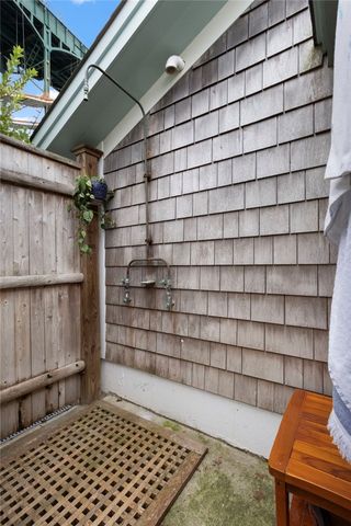 7 Old Ferry Road, Bristol, RI 02809