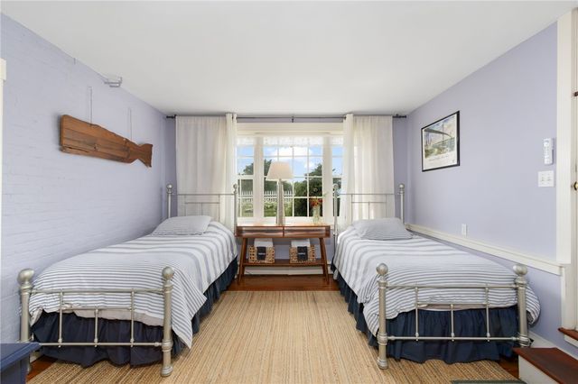7 Old Ferry Road, Bristol, RI 02809