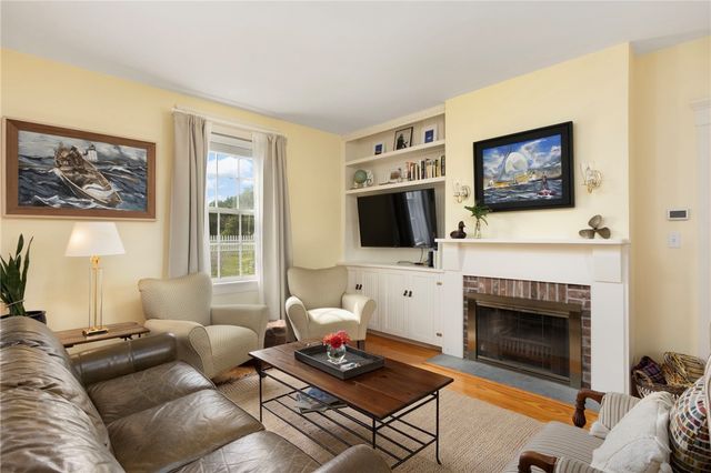 7 Old Ferry Road, Bristol, RI 02809