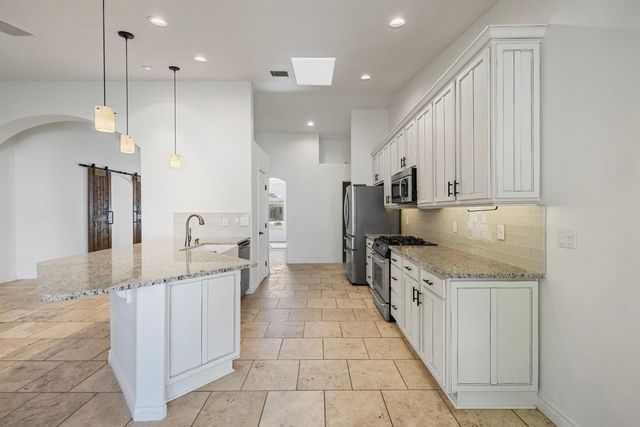 5233 N 15th Street, Phoenix, AZ 85014