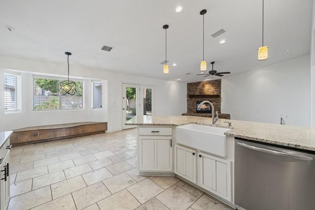 5233 N 15th Street, Phoenix, AZ 85014