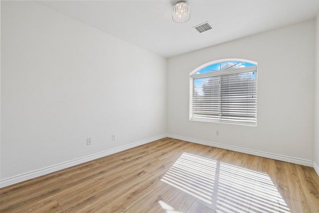 5233 N 15th Street, Phoenix, AZ 85014