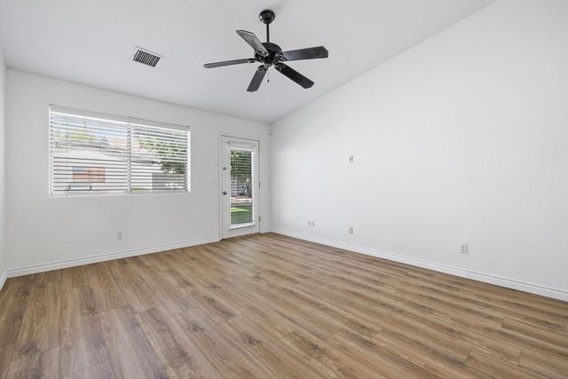 5233 N 15th Street, Phoenix, AZ 85014