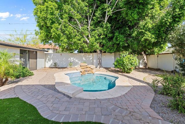 5233 N 15th Street, Phoenix, AZ 85014