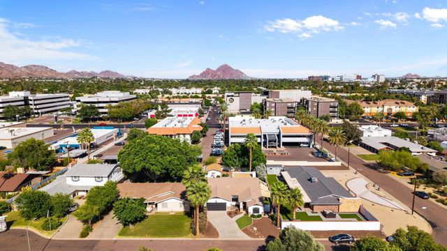 5233 N 15th Street, Phoenix, AZ 85014