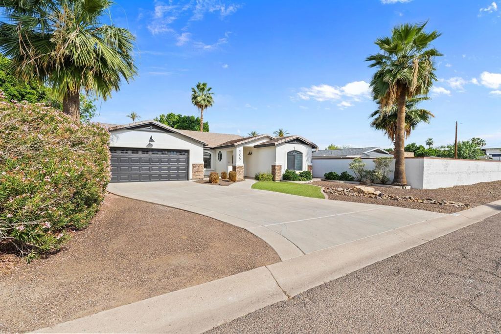 5233 N 15th Street, Phoenix, AZ 85014