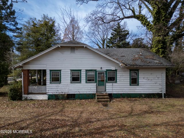 33 Markham Place, Little Silver, NJ 07739