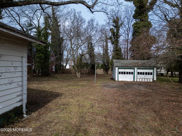 33 Markham Place, Little Silver, NJ 07739