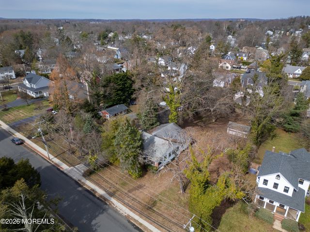 33 Markham Place, Little Silver, NJ 07739