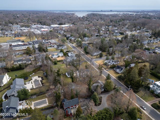 33 Markham Place, Little Silver, NJ 07739