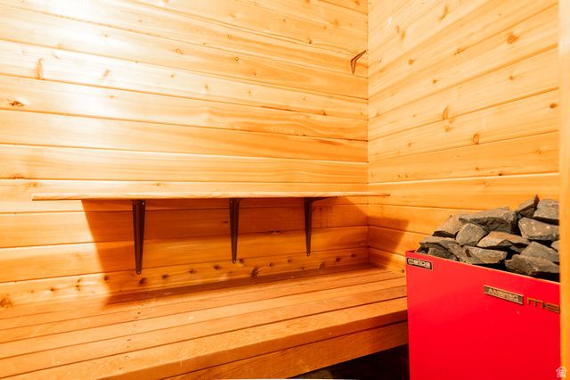 2534 E GRAND POINT CIR, Sandy, UT 84092