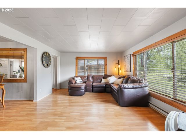 1175 NORTHSIDE Rd, Sutherlin, OR 97479