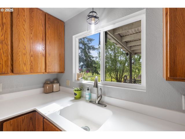 1175 NORTHSIDE Rd, Sutherlin, OR 97479