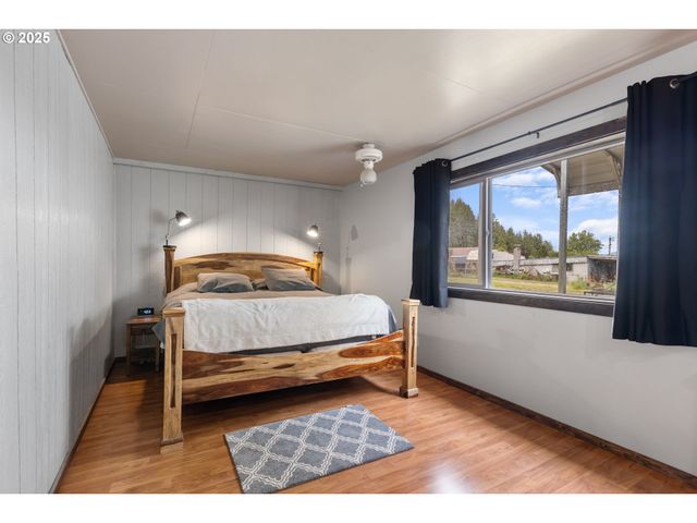 1175 NORTHSIDE Rd, Sutherlin, OR 97479