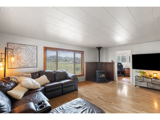 1175 NORTHSIDE Rd, Sutherlin, OR 97479