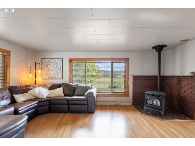 1175 NORTHSIDE Rd, Sutherlin, OR 97479