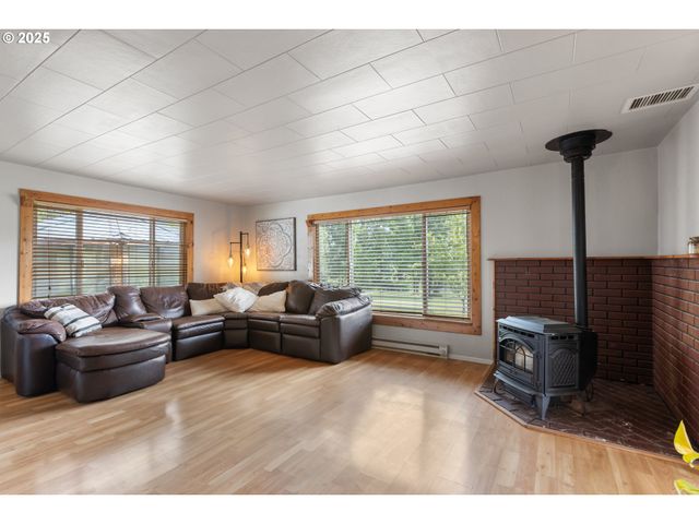 1175 NORTHSIDE Rd, Sutherlin, OR 97479