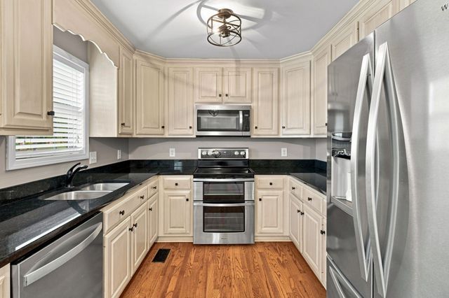 246 Walbrook Dr, Gallatin, TN 37066