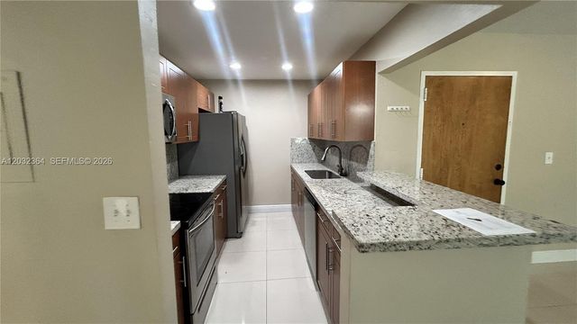 10377 N Kendall Dr K8, Miami, FL 33176