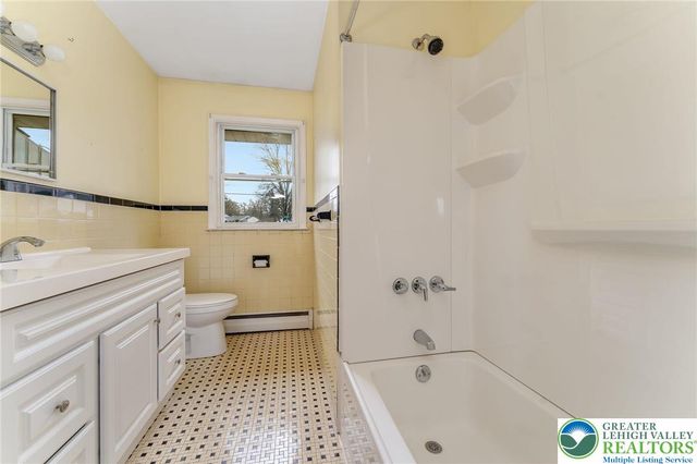 1327 West Wyoming Street, Allentown City, PA 18103