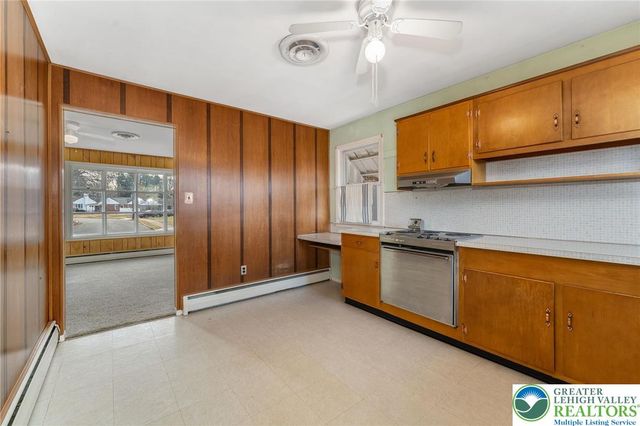 1327 West Wyoming Street, Allentown City, PA 18103