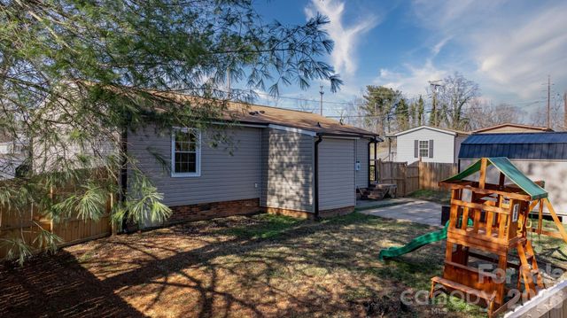 606 Prospect Street NW, Lenoir, NC 28645