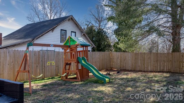 606 Prospect Street NW, Lenoir, NC 28645