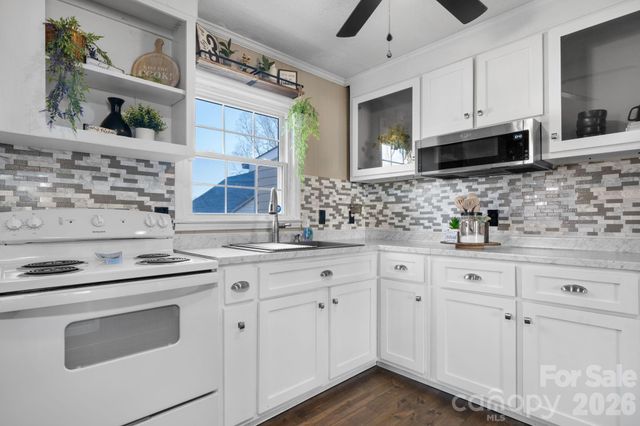 606 Prospect Street NW, Lenoir, NC 28645