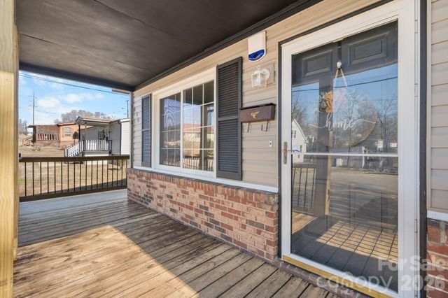 606 Prospect Street NW, Lenoir, NC 28645