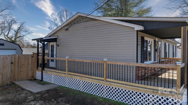 606 Prospect Street NW, Lenoir, NC 28645