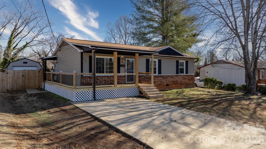 606 Prospect Street NW, Lenoir, NC 28645