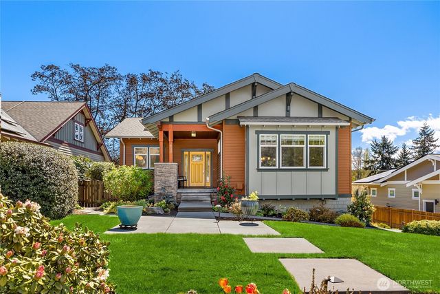 633 Pierce Court NW, Bainbridge Island, WA 98110