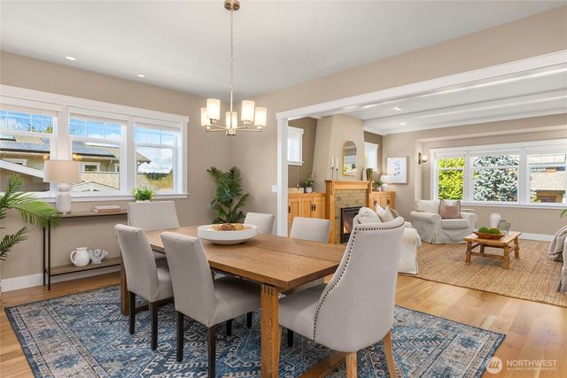 633 Pierce Court NW, Bainbridge Island, WA 98110