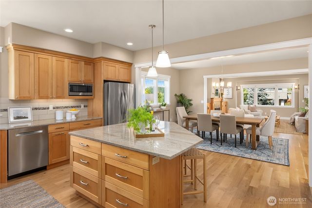 633 Pierce Court NW, Bainbridge Island, WA 98110