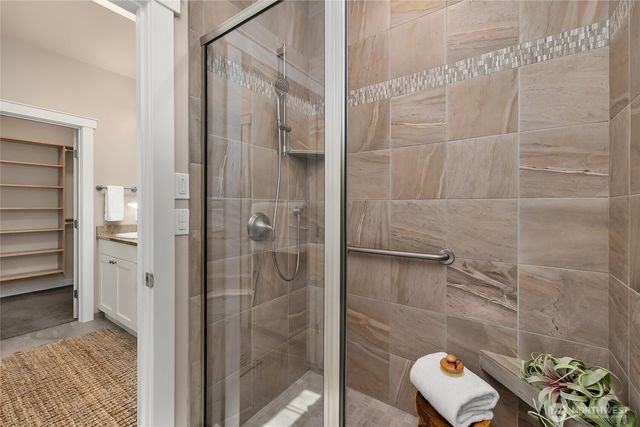 633 Pierce Court NW, Bainbridge Island, WA 98110