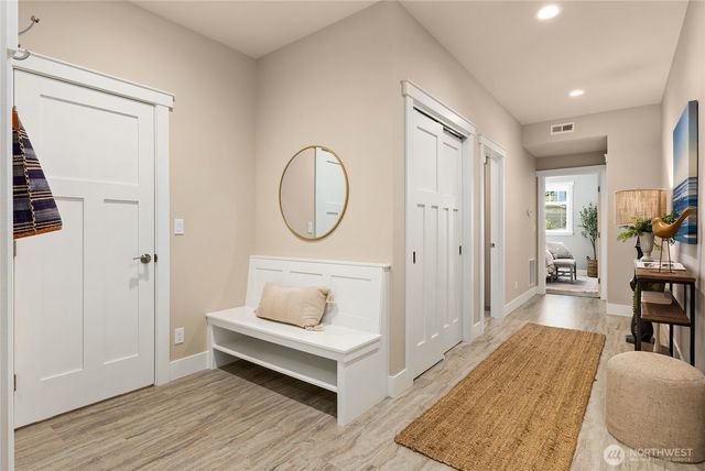 633 Pierce Court NW, Bainbridge Island, WA 98110