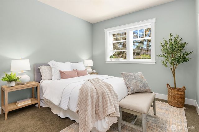 633 Pierce Court NW, Bainbridge Island, WA 98110