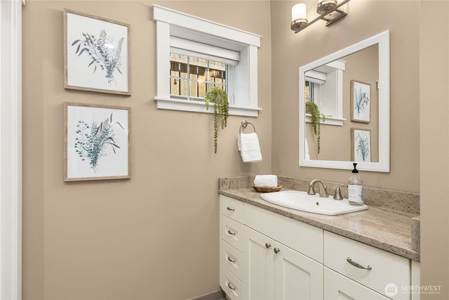 633 Pierce Court NW, Bainbridge Island, WA 98110