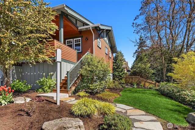 633 Pierce Court NW, Bainbridge Island, WA 98110